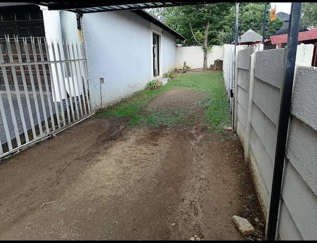 1 bed property to rent in WINCHESTER HILLS